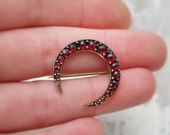Garnet crescent moon brooch - Rolled gold - Vintage brooch - British vintage jewellery