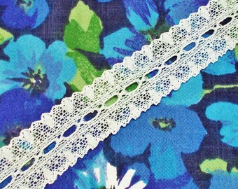 Vintage delicate cotton lace with eyelets trimming - 1960's/1970's - White - Priced by the metre - unused