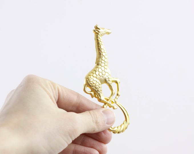 Running giraffe brooch in gold toned metal, vintage costume jewellery, surreal animal accessory, gift idea for her, gift for mum