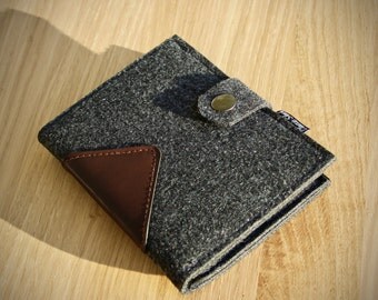 Felt Passport cover - Reiseorganizer with 2 credit card slots - 11 by 15 cm - grey