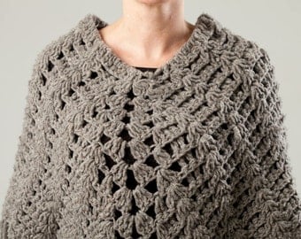 Hand knit Mexican Poncho with Fringe / handmade / wool / Chiapas / mañanita de lana