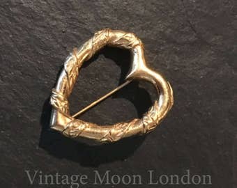 Vintage heart brooch. Love heart. Vintage heart. Gold tone brooch. Love token. Romantic jewellery. Gift for her.