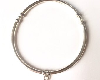 Star charm bracelet with noodle beads