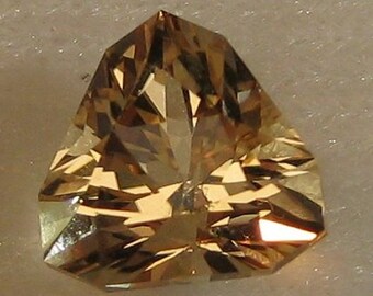 Heliodor (Beryl), hand cut facetted Cushion Trillion, 2cts (#7)