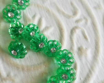 Vintage Buttons - beautiful lot of 12 small matching style rhinestones set in acrylic. green flower design(mar134 17)