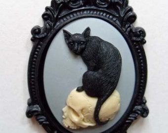 Gothic black cat on skull cameo brooch. Gothic gifts for her. Halloween. Gothic victorian jewelry.