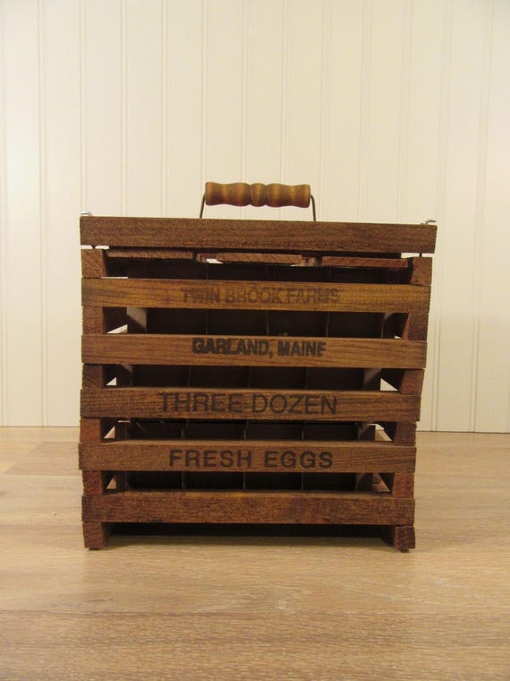 Nice wood egg crate with top handle removable lid and inner