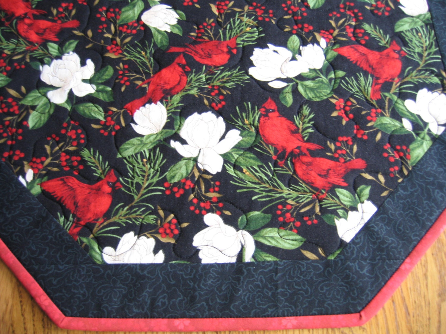 quilted-table-runner-with-cardinals