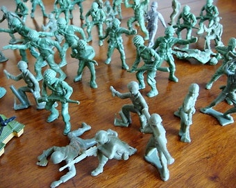 Vintage 1960s toy army men | Etsy