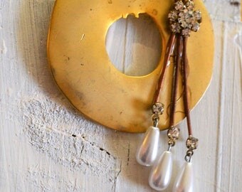 Brooch Pin Vintage Paris Chic