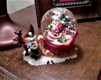 Christmas snow globe: just how kitschy is it? Vintage snow globe | Etsy