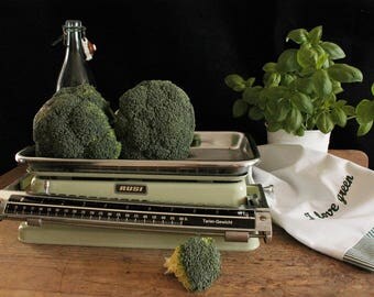 Mint green working retro vintage kitchen scale made in Germany