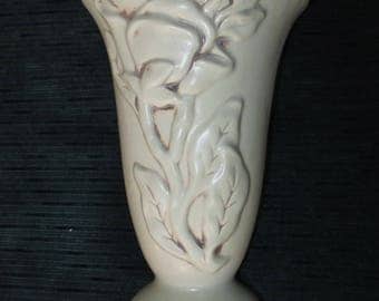 Vintage 1940s Red Wing MAGNOLIA GROUP 8" Vase # 1216, Ivory with Brown Wash