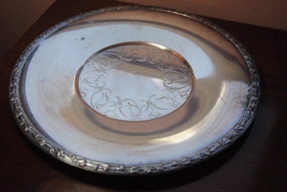 Metal Tray Round 10 inch Round Tray/Vintage Decor