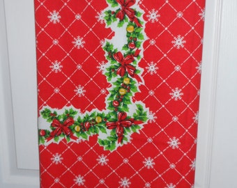 Vintage Tablecloth Christmas USA Tastemaker Stevens 59x81 Rectangle Table Topper Red Holly Snowflakes