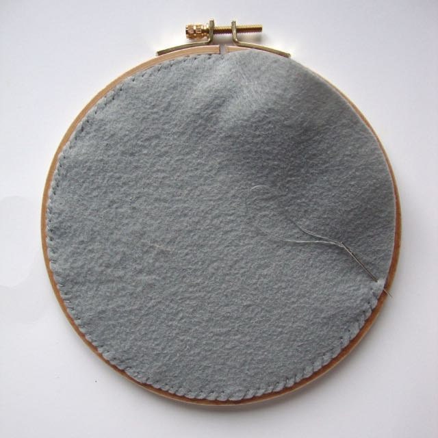Back your embroidery hoop: almost done!