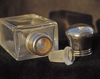 Nice little understated Art Deco Perfume Bottle with ground glass stopper.