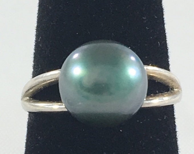 Storewide 25% Off SALE Vintage Sterling Silver Faux Green Solitaire Pearl Designer Cocktail Ring Featuring Beautiful Unique Design