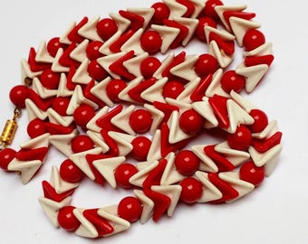 Vintage red white 80s fantasy necklace