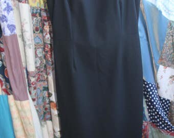 Laura Ashley long fitted wool dress REF 572