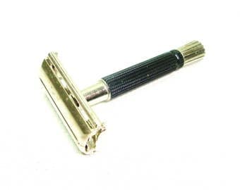 Gillette safety razor. Vintage Gillette 1970's razor. Hard plastic grip handle. Very simple 1 piece design. 3.25" long. Good used condition