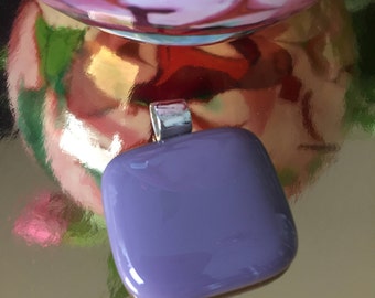 Glass jewellery-handmade jewellery-Dutch Design-unique glass-Glasfusingtechniek-Spectrum glass-Lilac (Mauve)