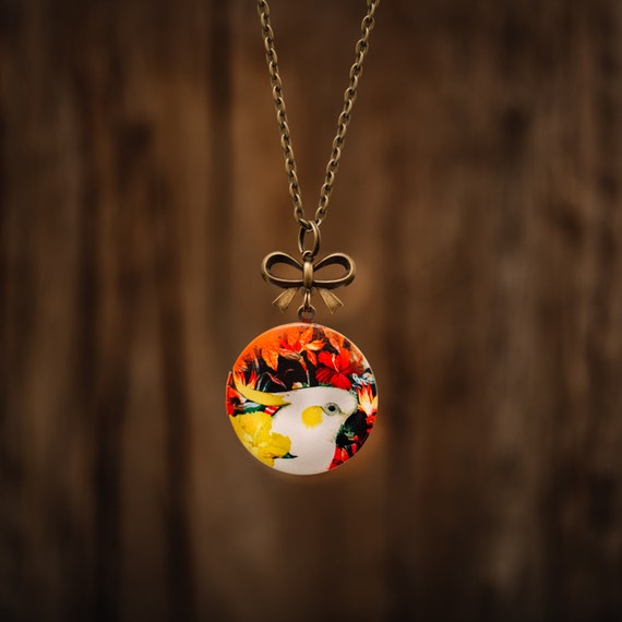 FREE WORLDWIDE SHIPPING - Feminine Australia Bronze Locket - Aussie Cockatoo Cocky - Bow - Large Locket Long Chain