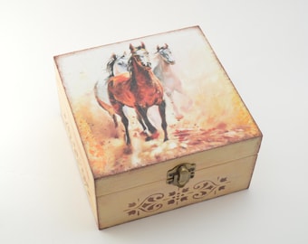Galloping horses jewelry box, wooden jewelry box, decoupage box, jewelry box, shabby chic box, horse box, home decoration, art box, horses