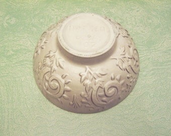 Vintage beige tan Haeger pottery bowl 102