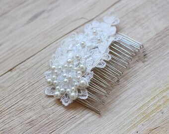 Ivory haircomb Bridal lace flower haircomb Romantic hairpiece Wedding hair accessory Bride comb