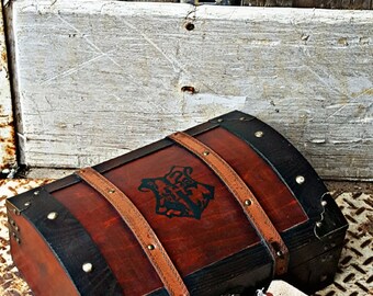 Custom Hogwarts trunk, Harry Potter box, Gryffindor Trunk, Ravenclaw Trunk, Slytherin Trunk, Hufflepuff Trunk, Customizable gift