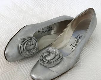 Vintage Socialites Heels, Silver Kitten Heels, Silver Heels, 60s Heels, Kitten Heels, 1960s, Silver Shoes, Mad Men, Vintage Pumps