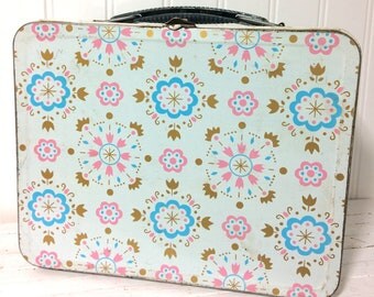 Adorable Vintage 1970's Tin Lunch Box