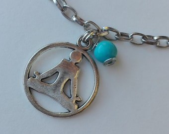 Bracelet chain with charm of yoga and turquoise. Bracelet with turquoise stone and meditation. Bracelet meditation. Yoga bracelet.
