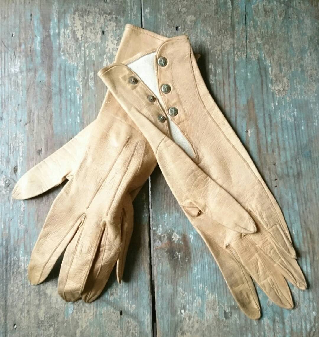 Vintage French leather dress gloves. Ladies gloves. Tan