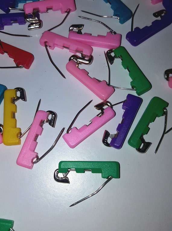 Quilters Delight Safety Pin Grip Covers with Safety Pins