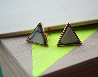 Boucles d'oreilles Triangle | doré effet marbre blanc | Joli bijou minimaliste | collection 2017 | Cadeau pour elle | Pour tous les jours