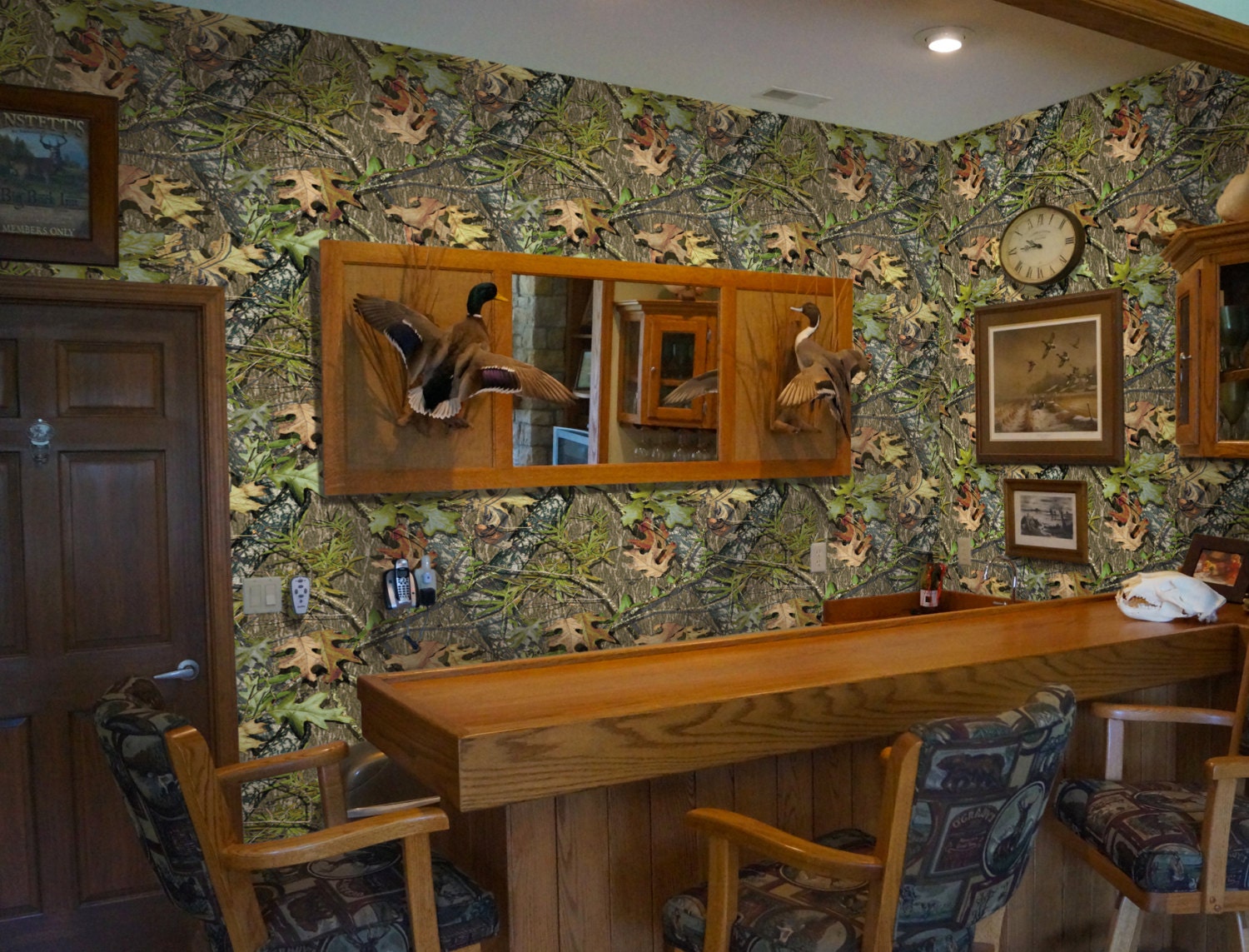 Peel and Stick Camo Vinyl Wallpaper in Mossy Oak Obsession