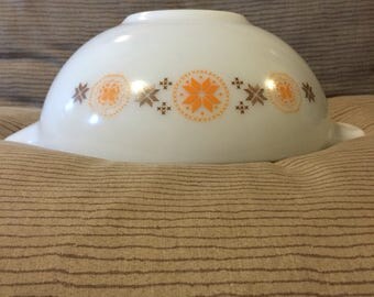 Pyrex #444 4 qt Town & Country Cinderella mixing bowl