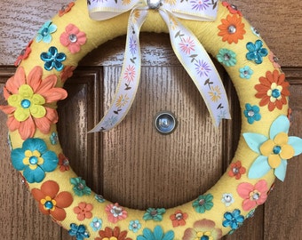 10-inch Yellow Yarn Wreath / Yellow Wreath / Yellow Flower Wreath/ Yellow Spring Wreath / Gift for mom / Blue Flower Wreath / SALE!!!