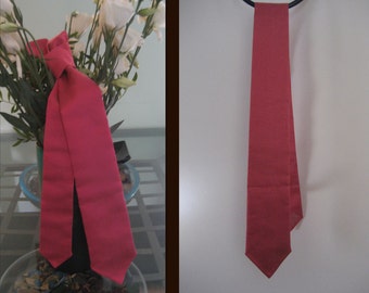Rania. Necktie silk telemagenta.