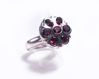 Flower silver and Garnet ring