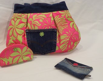 Pleated bag padded with its accessories