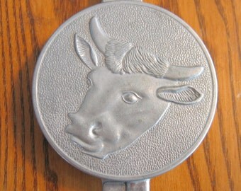 Vintage HAMBURGER PRESS made of textured/embossed Aluminum with Steer portrait