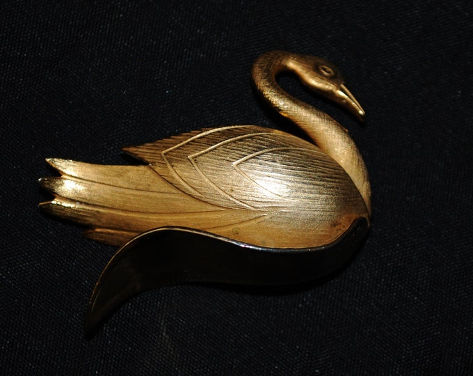 Gold Swan Brooch - Bird - Signed Giovanni - Figurine pin