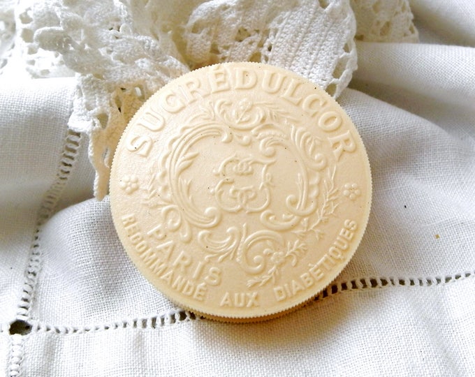 Small Vintage French Melamine Sucredulcor Paris Round Pill Box, Apothecary, Chemist, Pharmacy, Retro Vintage, Home, Collectible, Pale Cream Small Vintage French Melamine Sucredulcor Paris Round Pill Box, Apothecary, Chemist, Pharmacy, Retro Vintage, Home, Collectible, Pale Cream