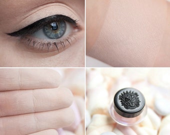 Eyeshadow: Great Lover of Ice Cream - Light Castle. Light beige matte eyeshadow by SIGIL inspired.