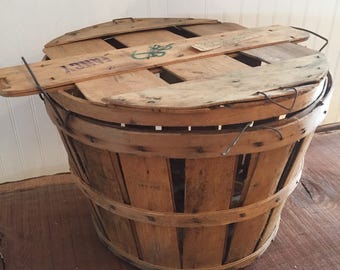 Bushel Lidded Wood Slat Basket/Apple, fruit rustic basket/Harvest Basket