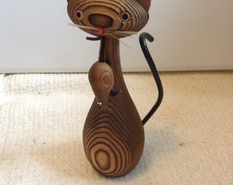 Wood Cat & Mouse figure. Vintage Modernist. Mod, Mid century, Danish Modern, Eames, Bojesen era. Cryptomeria.