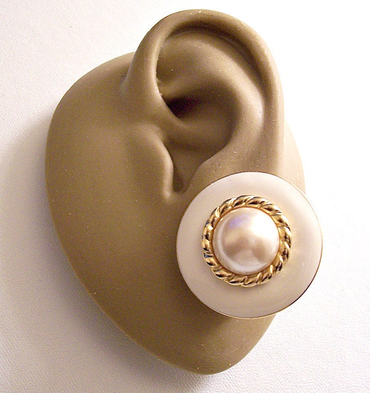 Beige Pearl Clip On Earrings Gold by PrettyVintiqueJewels